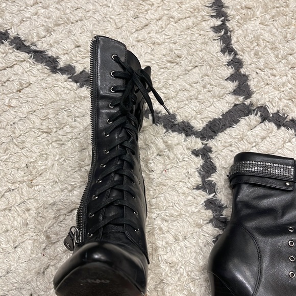 Black heels - Picture 2 of 2